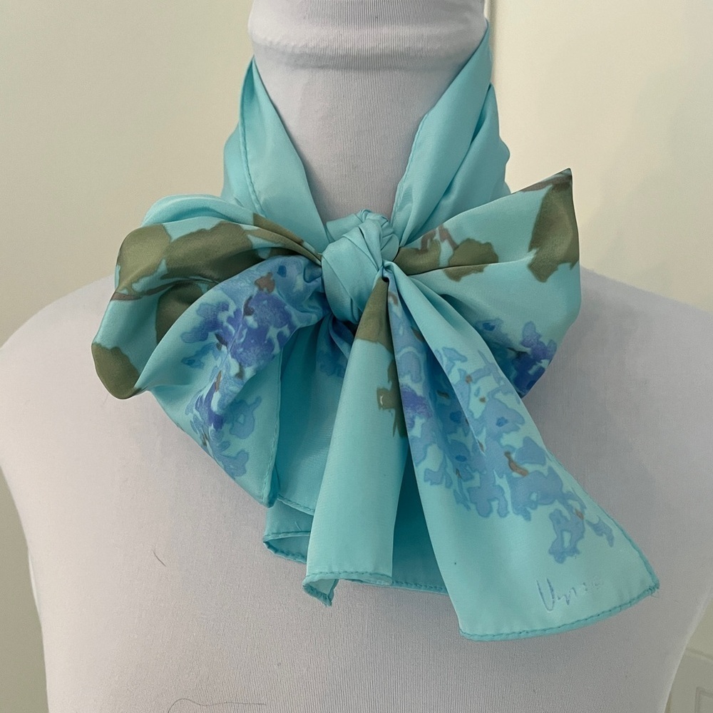 VERESA by Vera Scarf Vintage Made in Japan Oblong Signed  Floral Pattern Blue